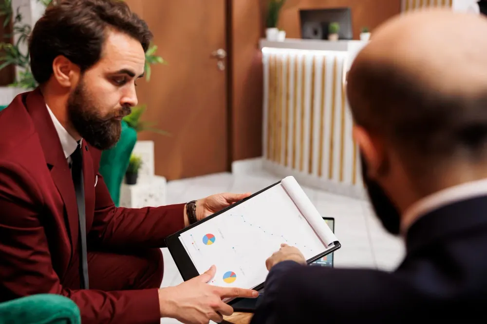 hotel-executives-planning