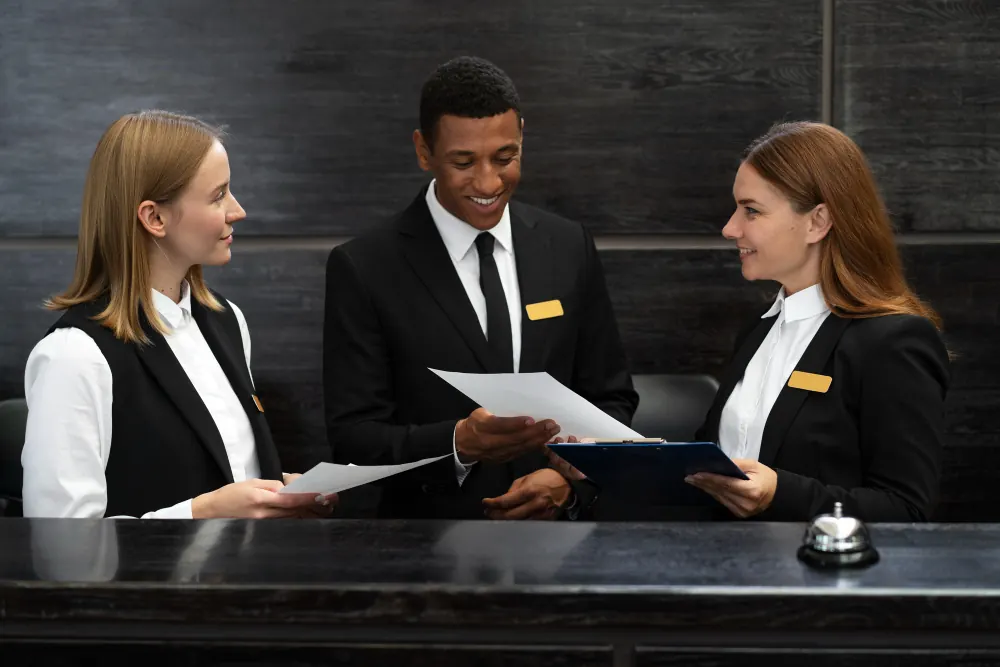 hotel-front-office-people