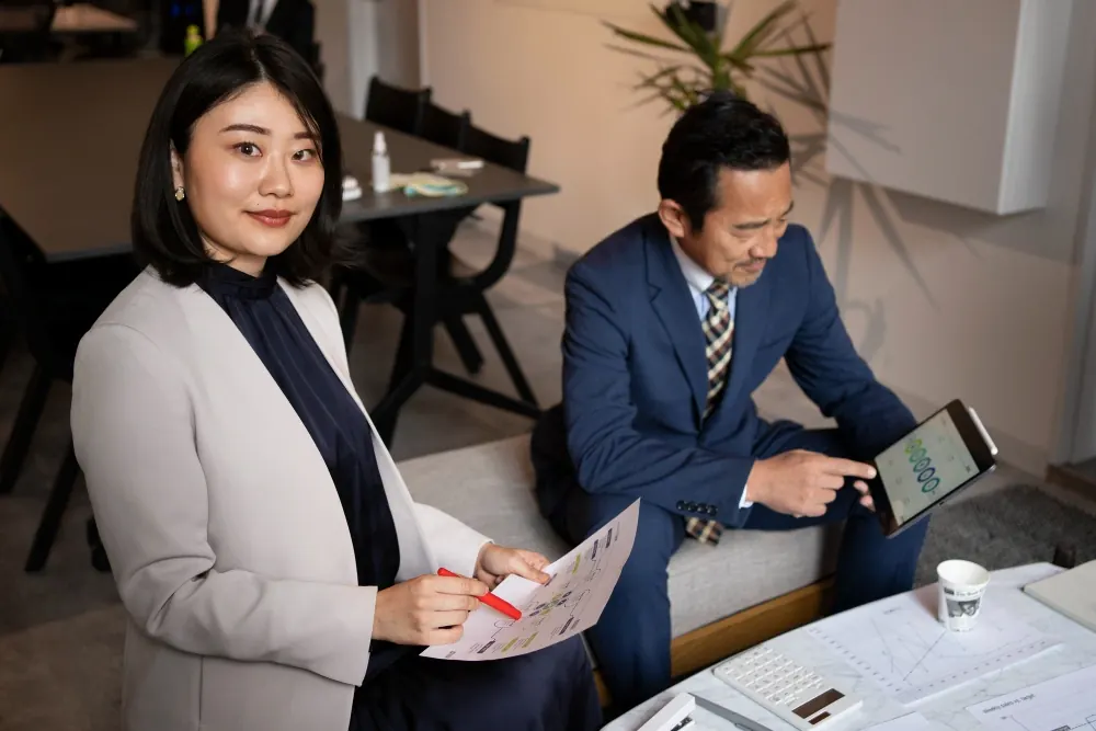 hotel-managers-working