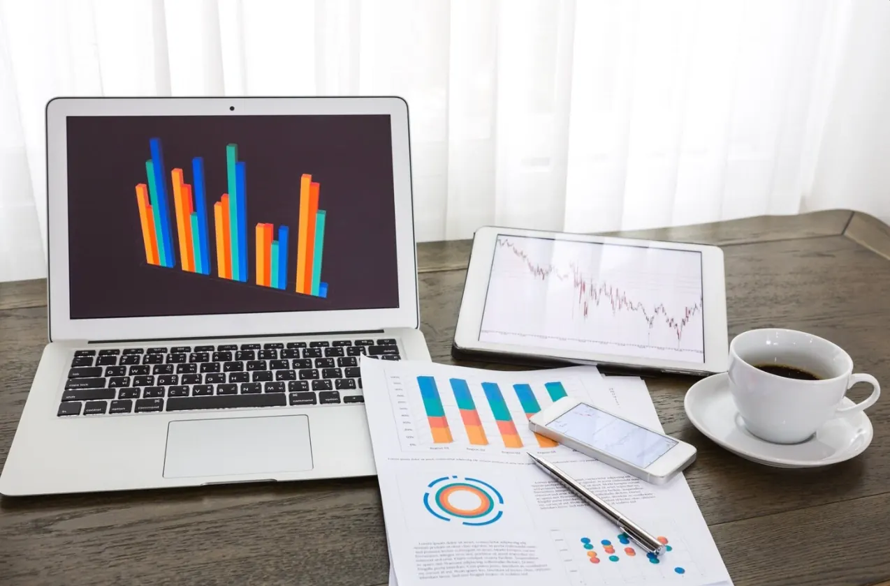 laptop-and-statistics