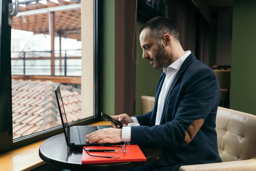 hotel-revenue-manager-working