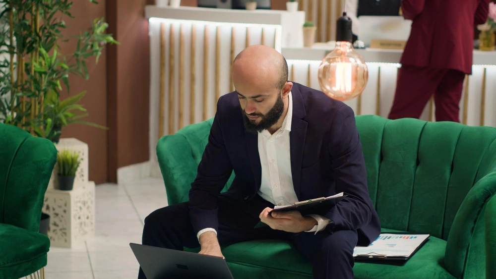 hotel-revenue-manager-working