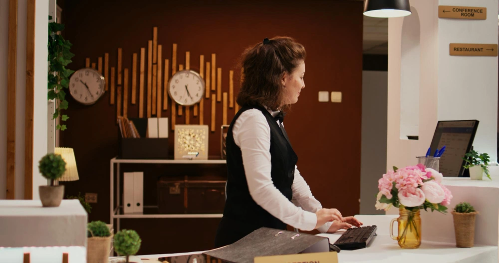 hotel-frontdesk